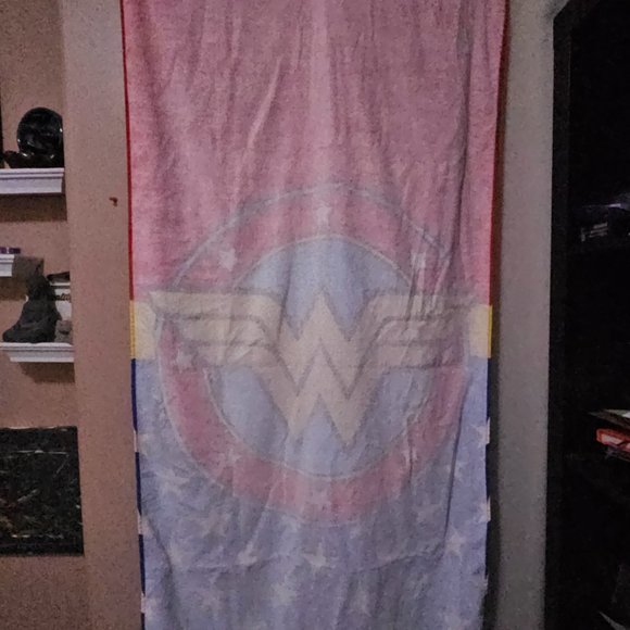 Beach Towel - Wonder Woman Logo - Oversized 58" x 28" - Picture 3 of 5